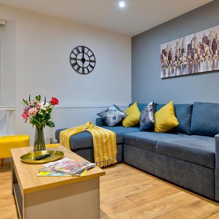 Central Stamford Retreat - Stylish 2-Bed Apartment & Parking Exteriér fotografie