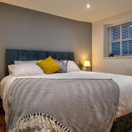 Central Stamford Retreat - Stylish 2-Bed Apartment & Parking Exteriér fotografie