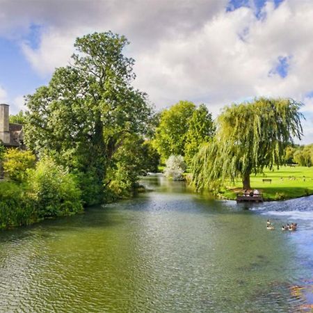 Central Stamford Retreat - Stylish 2-Bed Apartment & Parking Exteriér fotografie