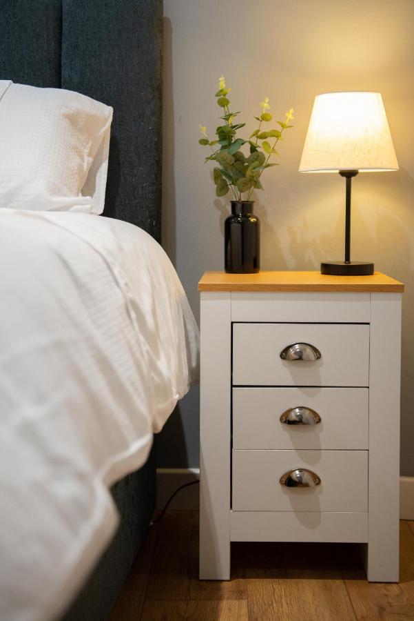 Central Stamford Retreat - Stylish 2-Bed Apartment & Parking Exteriér fotografie