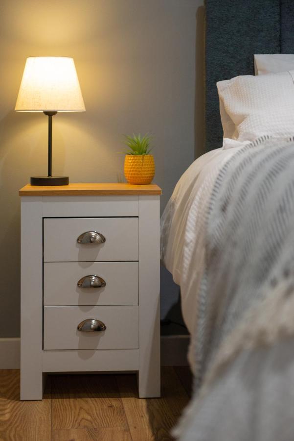 Central Stamford Retreat - Stylish 2-Bed Apartment & Parking Exteriér fotografie