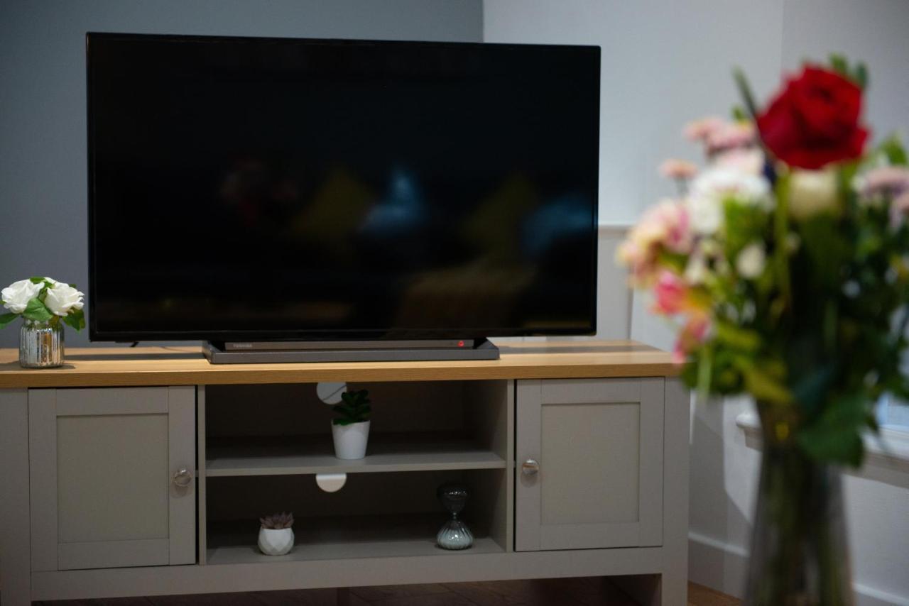Central Stamford Retreat - Stylish 2-Bed Apartment & Parking Exteriér fotografie