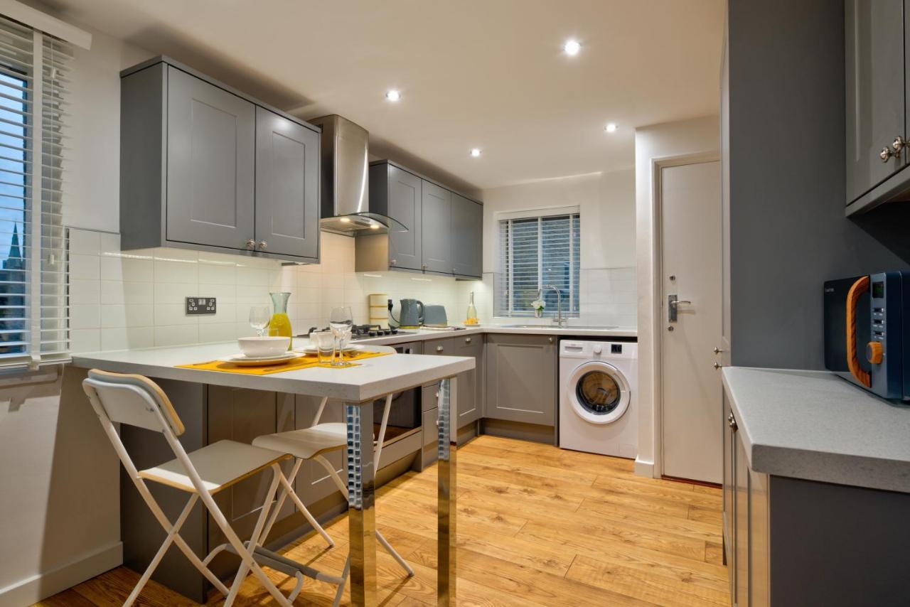 Central Stamford Retreat - Stylish 2-Bed Apartment & Parking Exteriér fotografie