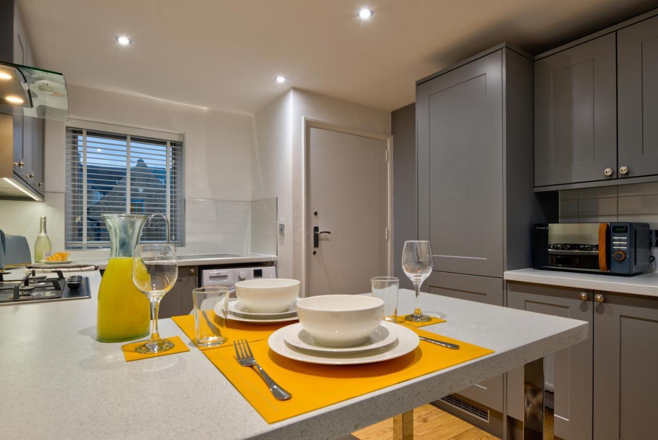 Central Stamford Retreat - Stylish 2-Bed Apartment & Parking Exteriér fotografie